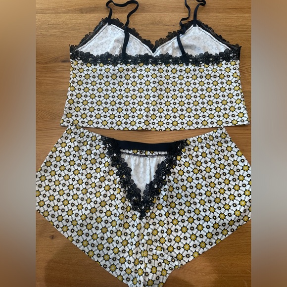 Savage Sleep Set - Picture 2 of 6